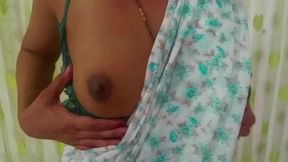 Sexy Indian Bhabhi Solo Show in Saree