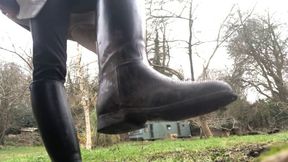 Muddy boots and leather jodhpurs worship