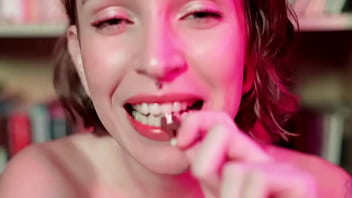 Giantess foot worship