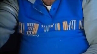 Rakaman webcam amatur beruang gay Eropah yang gemuk melancap zakarnya yang tebal untuk meletup