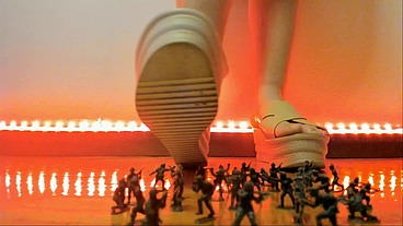 Crushing toy soldiers with my huge wedges 4K
