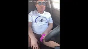 Thick ebony beauty catches a squirting session in the car