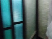 Me pajeo en cabinas con la puerta abierta...