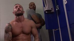 Bruno Fox Finds a Horny Man in the Locker Room