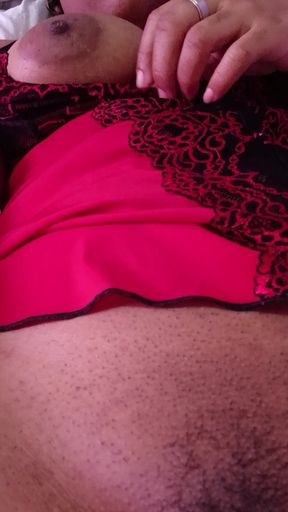 Girl masturbates on webcam.