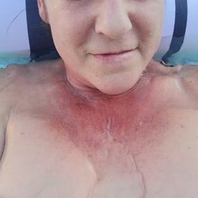 Smoking naked milf using dildo to cream and squirt in pool