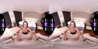 TmwVRnet com Free Dee Insatiable Brunette Goes Down