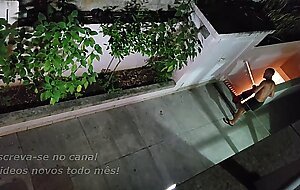 Ladrao invade residencia, moradora sem camisinha, goza dentro e leva todos seus