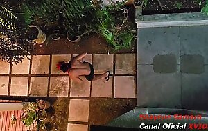 Ladrao invade residencia, moradora sem camisinha, goza dentro e leva todos seus