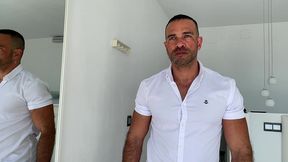 room ser[r]vices avec nicholas bardem & oskar ivan