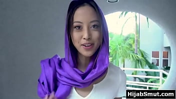 Horny muslim teen can&#039_t stop thinking about fucking