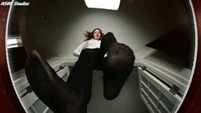 Fiery Italian Goddess pantyhose CRUSH! - MOV