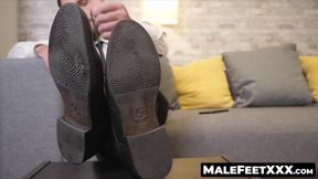 MaleFeetXXX.com - Wellcut Alexander flaunts his stunning size ten feet and beautiful