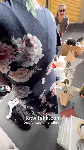 Caught in the act: Hot wife gets her quickie FFM