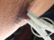 Con pinzas en mis pezones