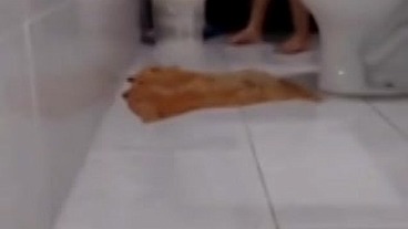 Flagra Real: Filmei Minha Esposa Pelada no Banho e Mostrei Pra Vocês