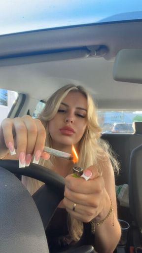 Smoking hott bratt 🥵