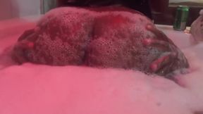Eating brunette&#039;s big ass in the bathtub