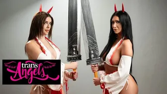 Trans actresses Leah Hayes and Bella Joie swap cumshots during cosplay sex