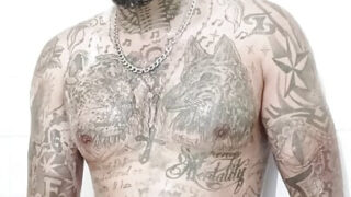 Colombiaans, douche, voyeur – close-up zelfgemaakte film van jonge getatoeëerde Amerikaanse homo's die anaal worden gepenetreerd