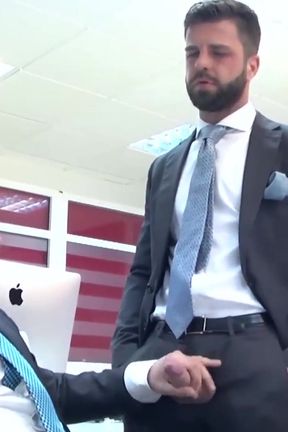 MENATPLAY - Hunky Latino Hector De Silva fucks Sebastian Reiss