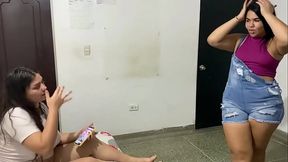 escansaba mi cu&ntilde_ada Julieth se mete a mi habitaci&oacute_n para chuparme las tetas y meterme su consolador por mi co&ntilde_o