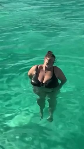 Big-titted babe shows off her huge boobs