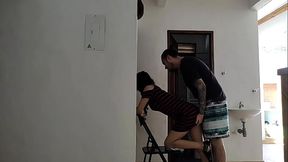 Me follo a mi vecina mientras sus padres est&aacute_n de compras