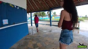 o safado da rola gigante mete na novinha na praia em plena luz do dia - manoella fernandes - joao o safado