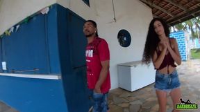 o safado da rola gigante mete na novinha na praia em plena luz do dia - manoella fernandes - joao o safado