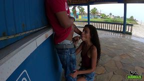 o safado da rola gigante mete na novinha na praia em plena luz do dia - manoella fernandes - joao o safado