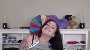 Beauty Belle Shows Her Massiv Tits