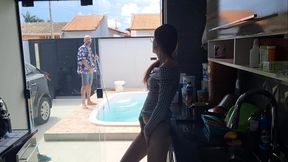 Corno da de cara com piscineiro da casa sentando a jeba na raba da sua esposa!