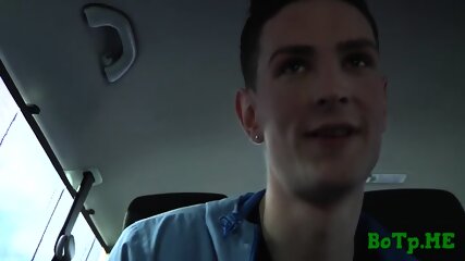 Gays relax and fuck hard in a car