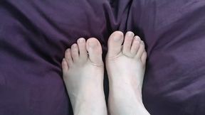 Giantess foot fetish: crushed between her toes