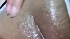 me encanta tocarme con mi consolador