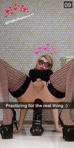 3D Futanari Wearing Glasses & Stockings Riding Huge Dildo