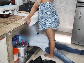 Preggy wife invites neighbour to fix her gas stove