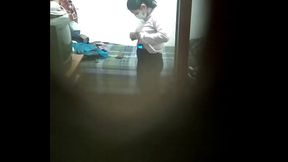 Espiando a la sirvienta peruanita