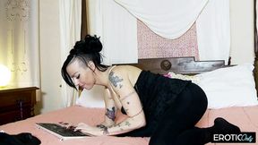 Throbbing German Amateur Girl Jerks Off Intense