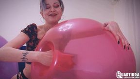 Q847 Stashia's teasing squeezing and popping soft balloons - 1080p