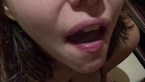 Amateur Girlfriend Enjoys Blowjob Und Swallow a Good Cumshot in Her Mouth