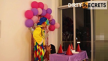 I ORGANIZE A BIRTHDAY SURPRISE FOR MY STEPDAUGHTER AND SHE FUCKS THE ENTERTAINER.