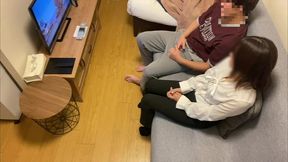 彼女が仕事から帰ってきて、一緒にソファーでくつろいでいたらお互いにムラムラしてきて、,