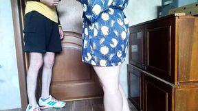 Hot milf gives handjob instead of tip to pizza delivery guy