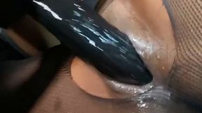 Amateur thick ebony babe dildoing her creamy pussy