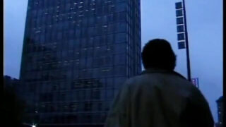 A morena Alisha Klass recebe dupla penetração e sexo anal de um cara bem dotado em uma sessão selvagem de sexo em grupo vintage com sexo oral, posição de vaqueira e gozo na boca.