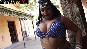 Big Tit Bhojpuri Aunty Flaunts Her Massive Bosom