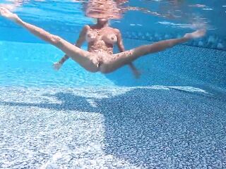 Super Hawt mother I'd like to fuck Tatiana Steele Gives Ian a POV BJ in the Pool