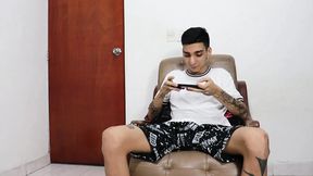 MY STEPSISTER WAS DOING THE CLEANING IN THE ROOM AND SEDUCED ME TO FUCK HER BECAUSE SHE WAS STRESSED &mdash;  I PUT MY COCK IN HER VERY RICH